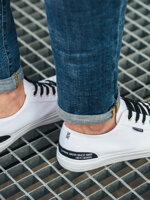 Men's short sneakers with contrasting inserts - white V2 OM-FOSL-0115