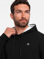 Men's hoodie with zippered pocket - black V4 OM-SSNZ-22FW-006